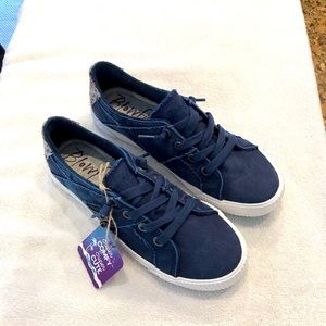 NEW WITH TAGS SZ 8 BLOWFISH SNEAKER